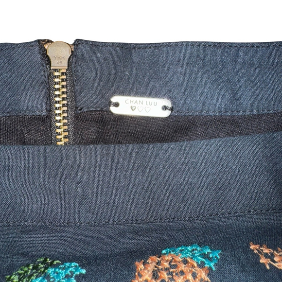 Women's Chan Luu Shorts Size S Black Multi-color Floral Embroidered designer - Picture 7 of 8